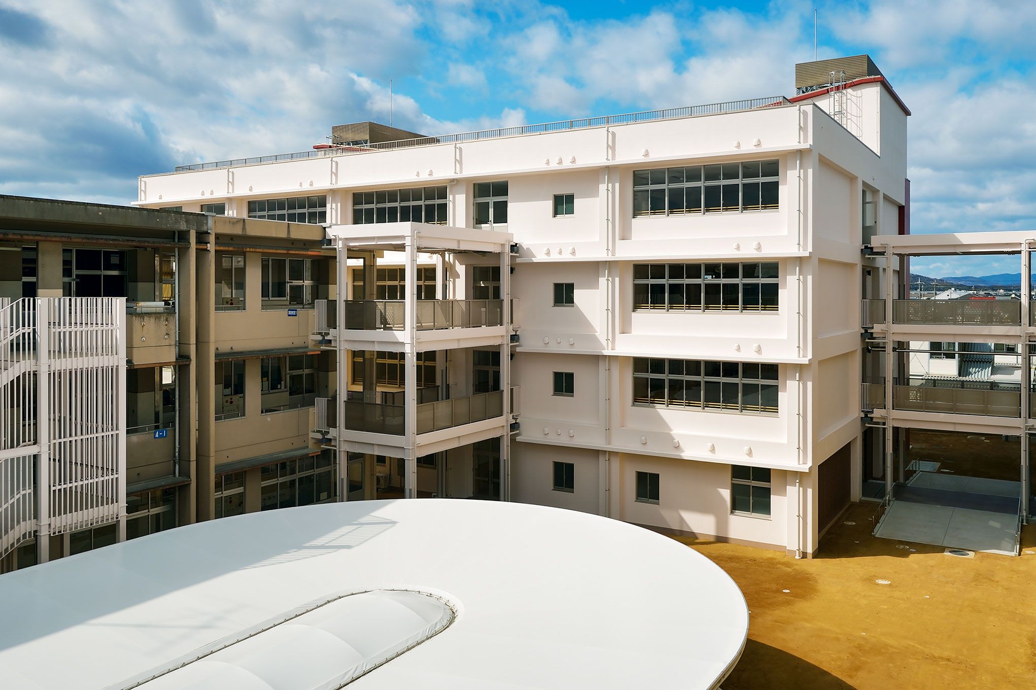 倉敷市立茶屋町小学校校舎北東側全景