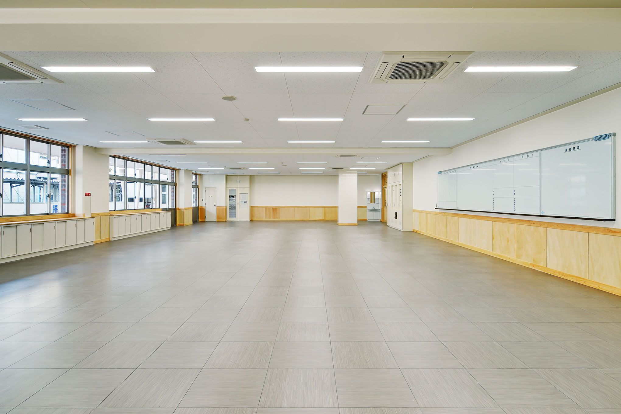 倉敷市立茶屋町小学校校舎１F職員室